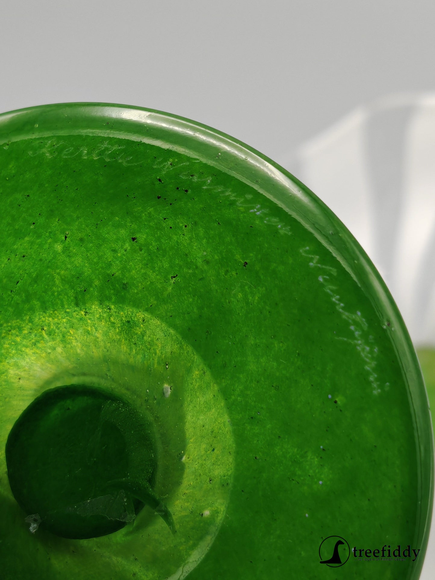 Lasiveistos, Kukka, Kerttu Nurminen