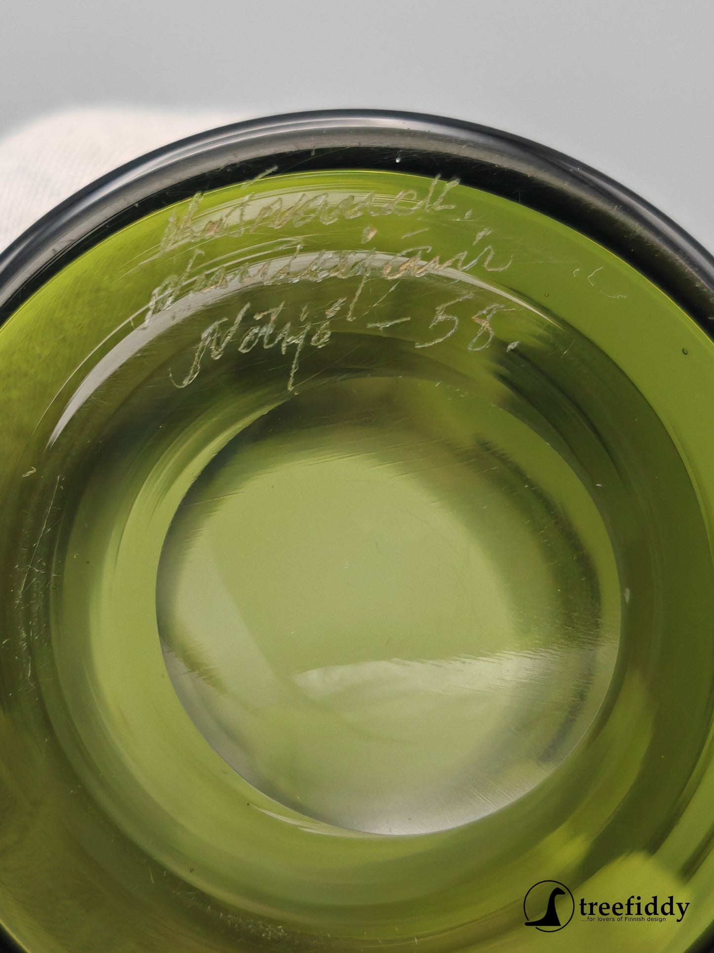 Taide-esine, Vaasi KF241, Kaj Franck